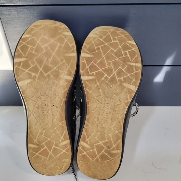 Traq by Alegria Qarma Sneaker In Wild Child Black and White Walking Snea… - Picture 13 of 15